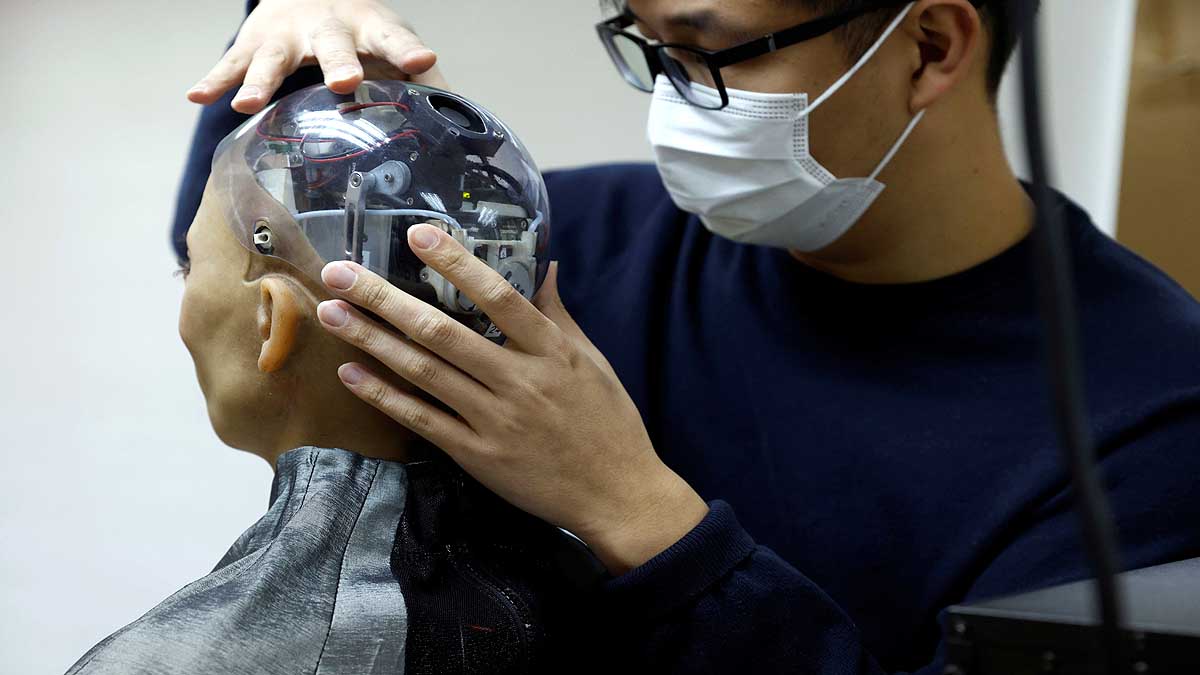 Sophia robot take care of Corona Patients