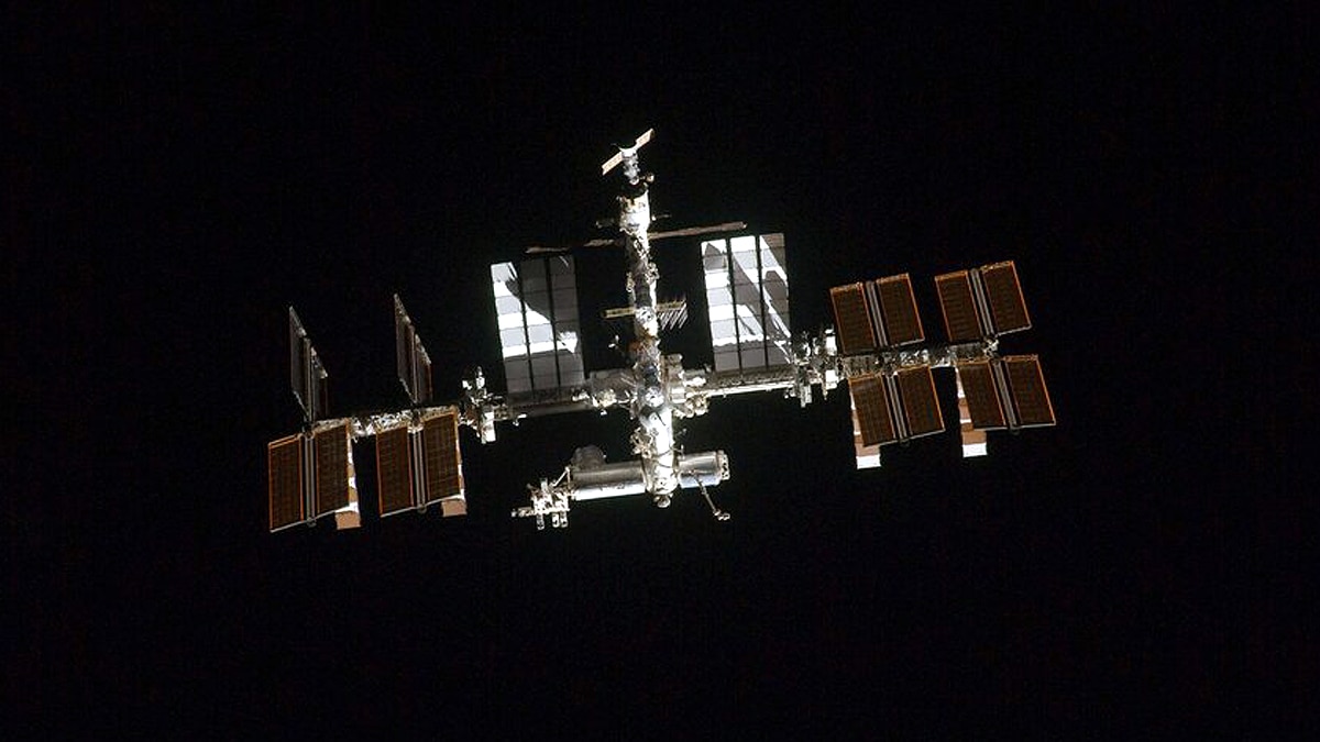 Three Men paying 400 crore each to go to space station