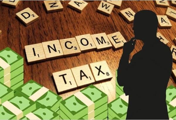 टैक्स भरने वालों की संख्या बेहद कम टैक्स भरने वालों की संख्या बेहद कम