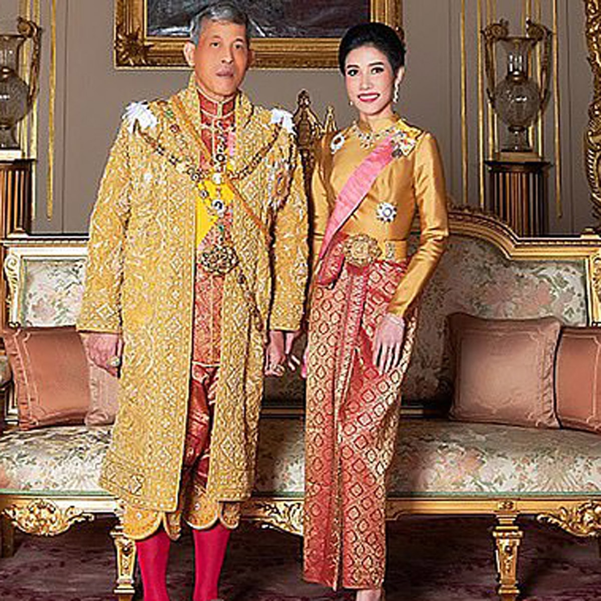 थाइलैंड के राजा दूसरी रानी के साथ