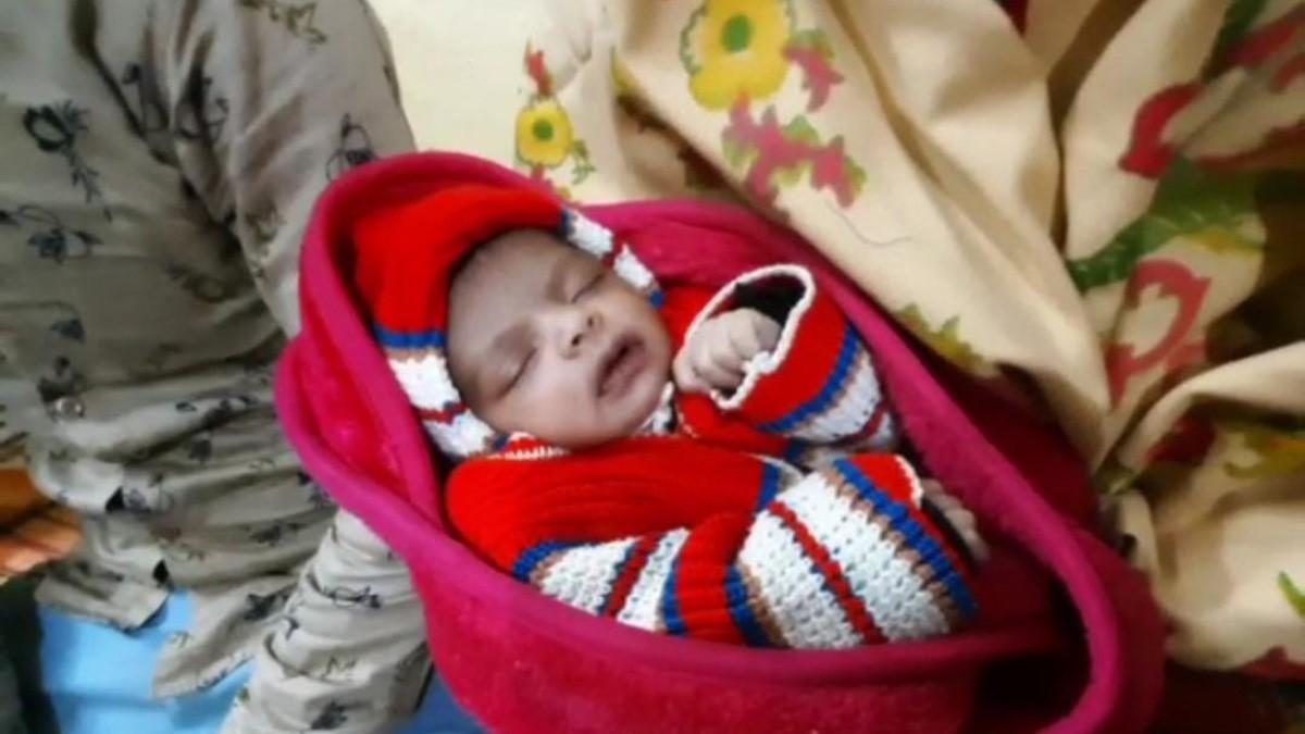 सैलून मालिक के घर पैदा हुई बेटी (फोटो आजतक)