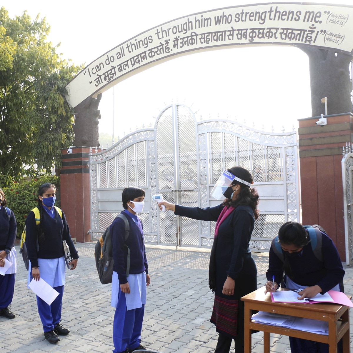 अजमेर के एक स्‍कूल के बाहर का नजारा (Photo: PTI)