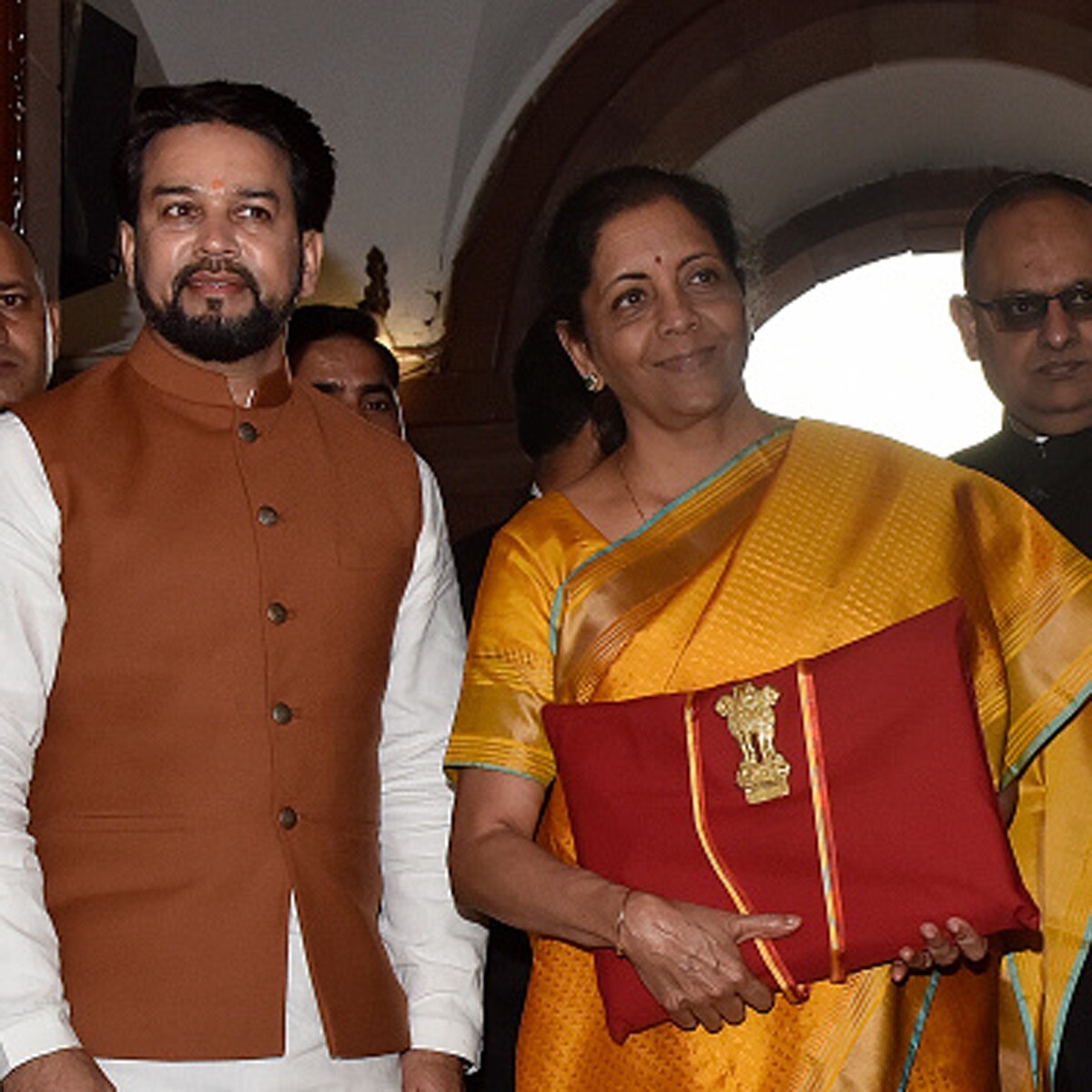 बजट के साथ व‍ित्‍तमंत्री (Getty)