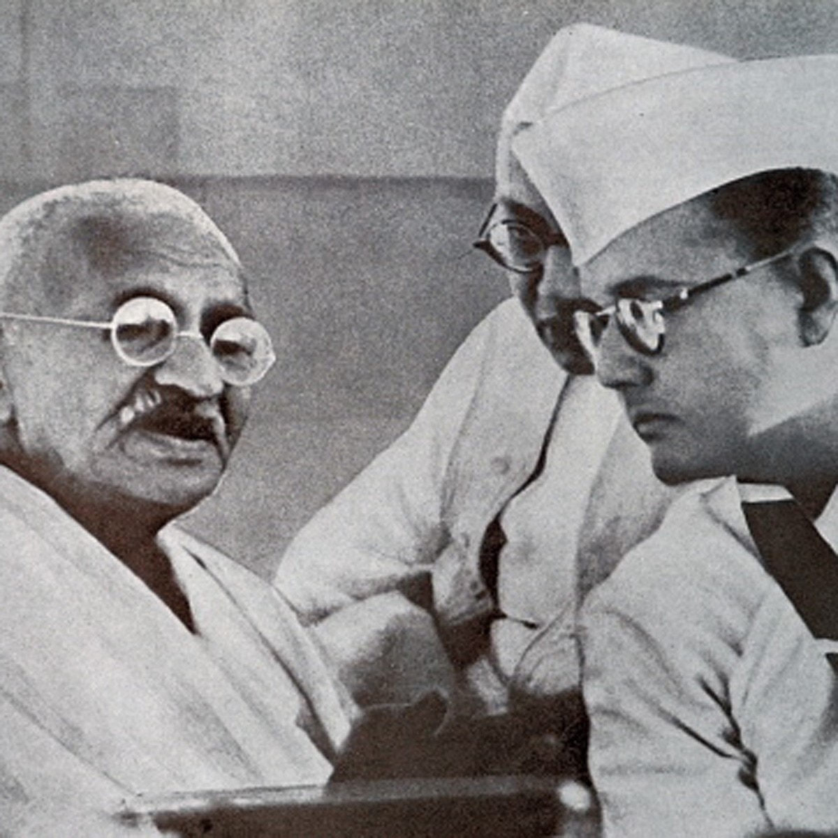 महात्‍मा गांधी के साथ सुभाष चंद्र बोस (Getty Images)