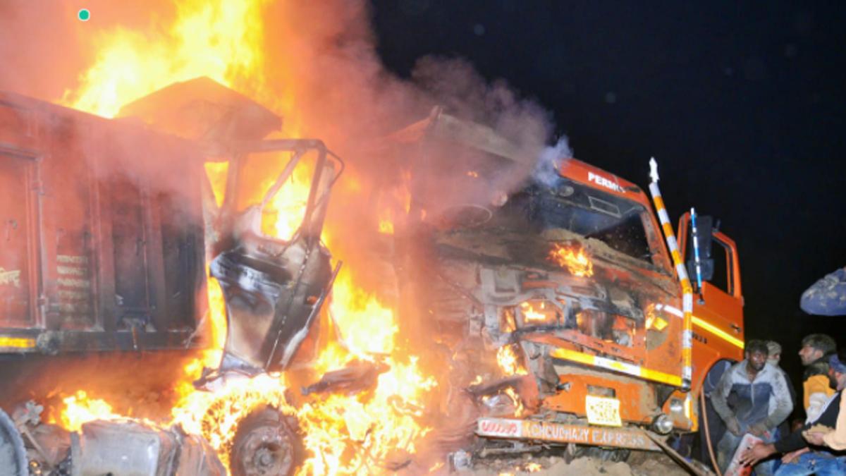 2 ट्रॉलों में भायनक हादसा.