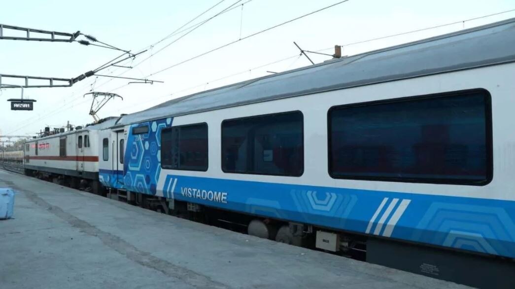 अहमदाबाद से केवड़िया के बीच विस्टाडोम कोच