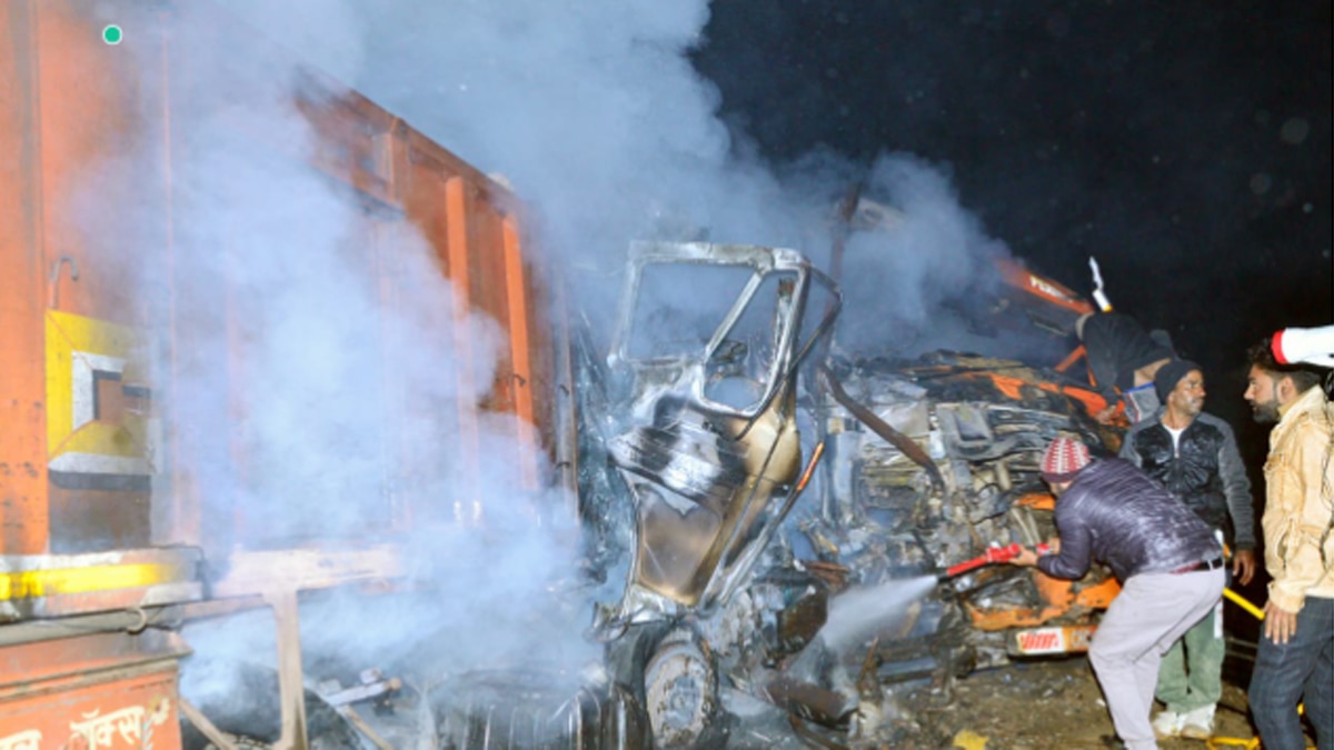 डीजल टैंक में विस्फोट से लगी आग.