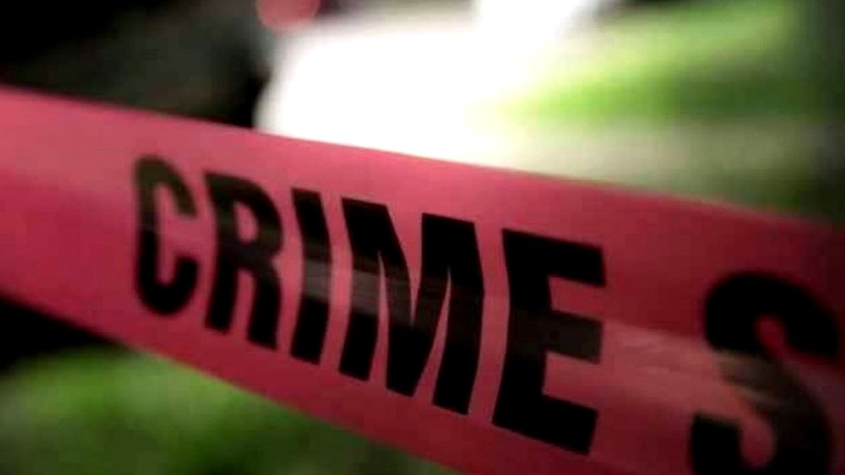 फिरौती न देने पर युवक को बेरहमी से पीटकर शव पेड़ से लटकाया