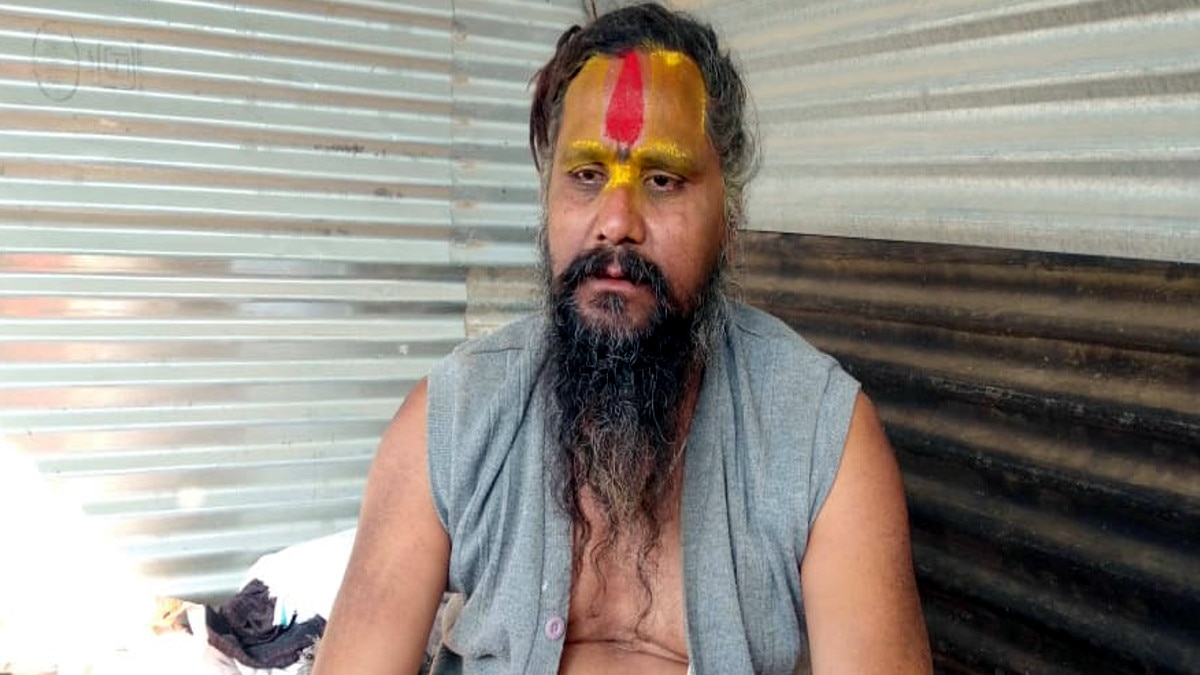 माघ मेले में पहुंचे 'हिटलर' और 'ट्रम्प', प्रयागराज में कर रहे भक्ति उपासना