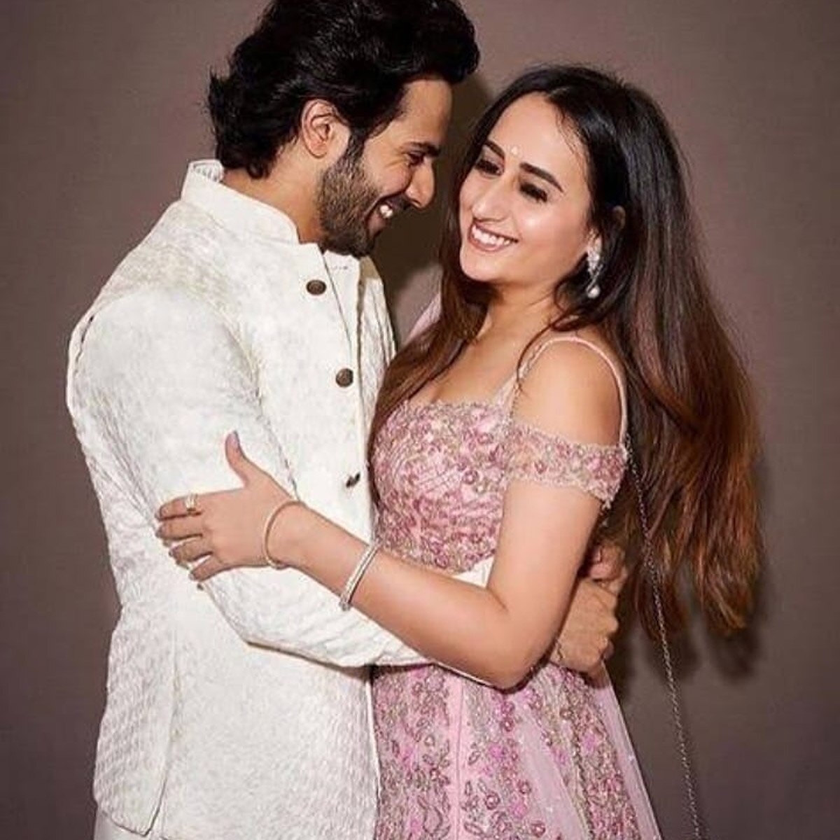 वरुण धवन और नताशा दलाल 