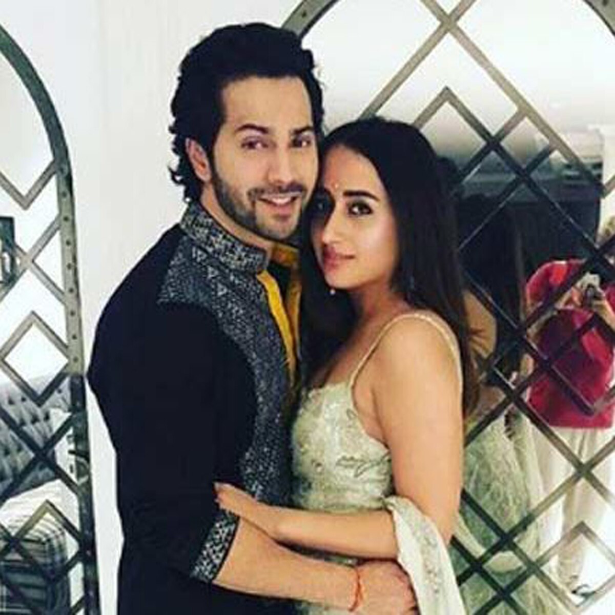 नताशा दलाल संग वरुण धवन