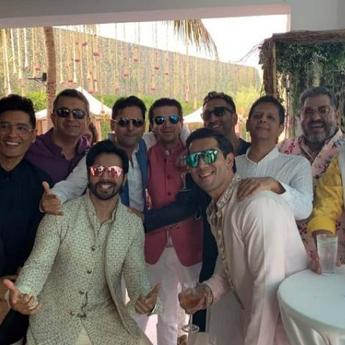 वरुण धवन की वायरल इनसाइड फोटो 