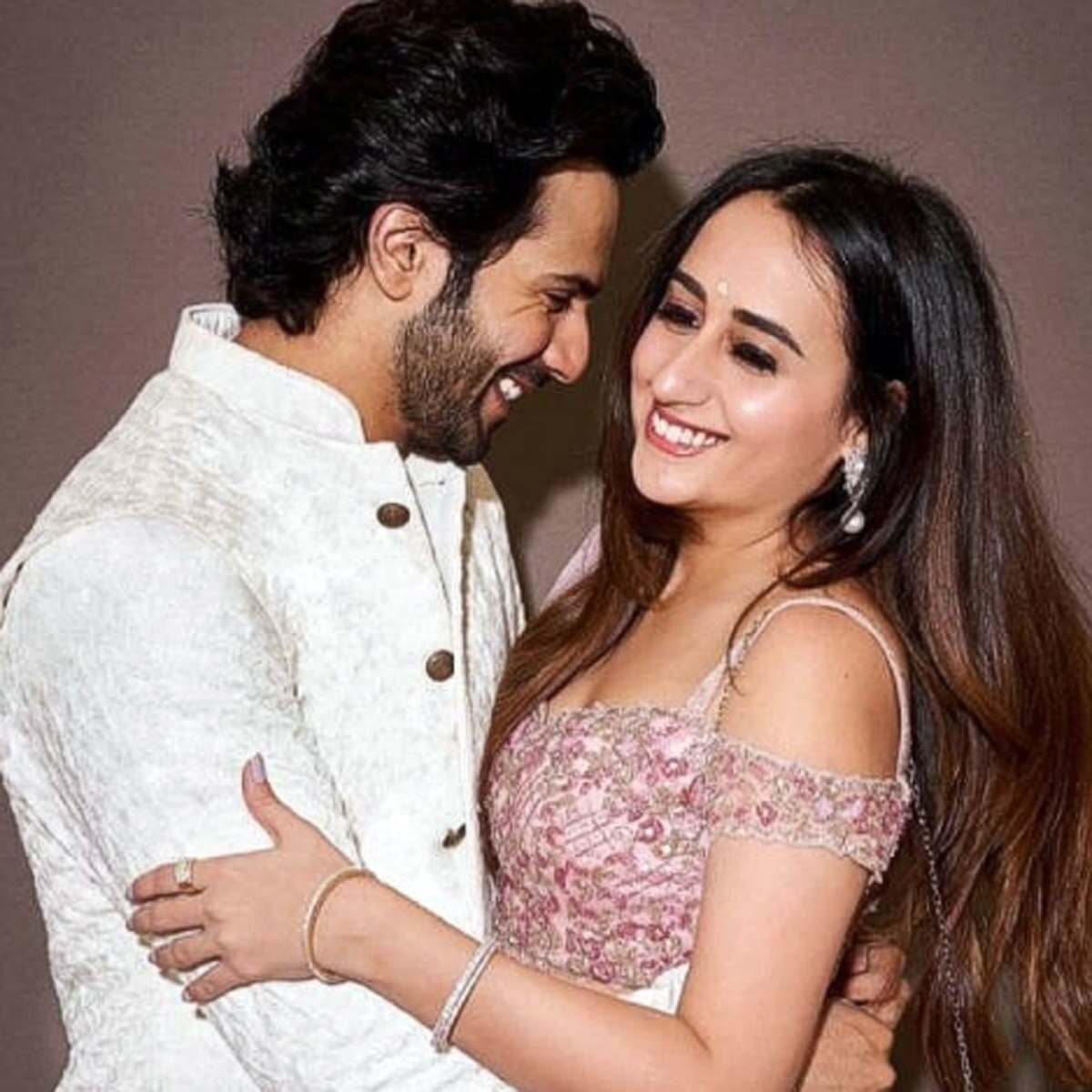 वरुण-नताशा 