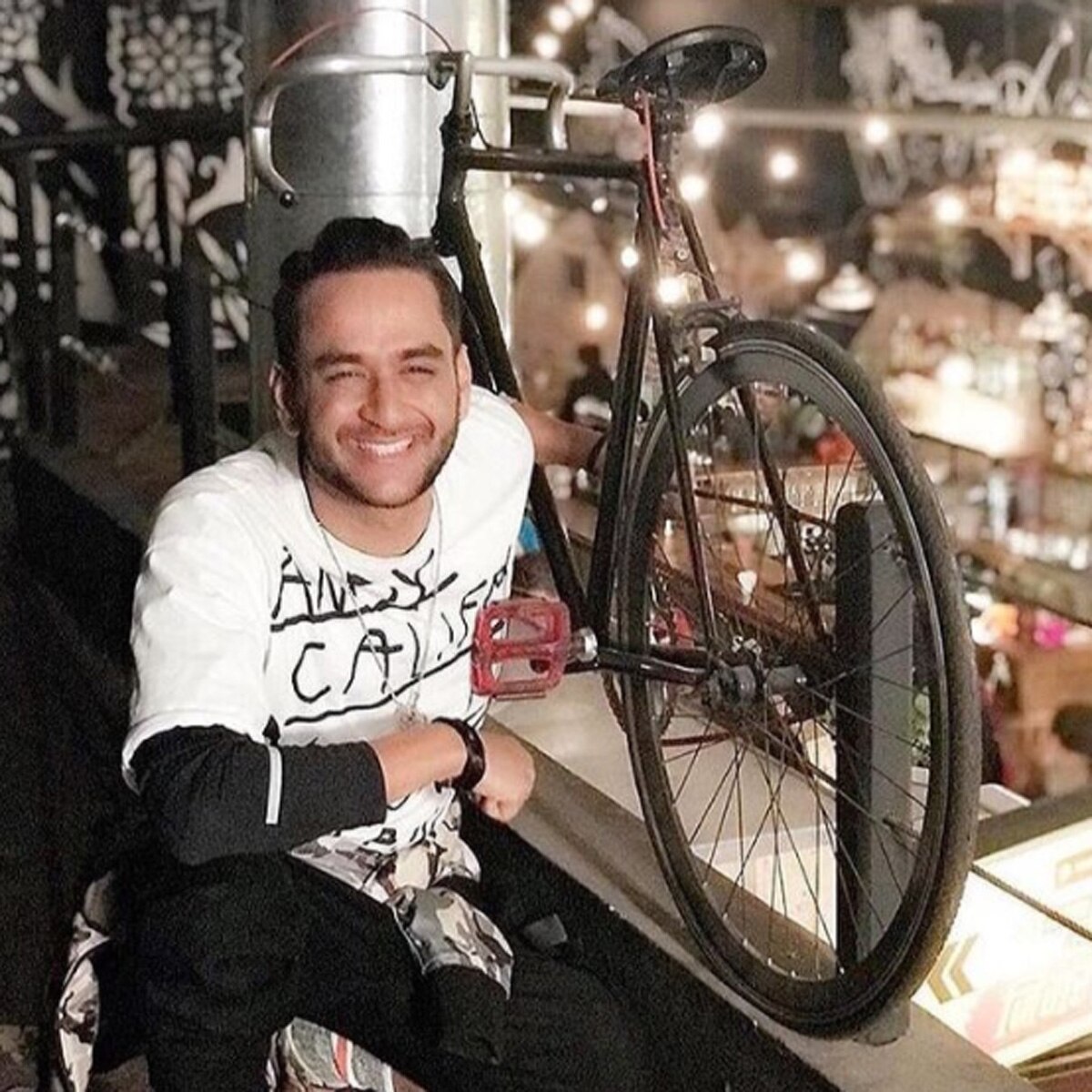  विकास गुप्ता 