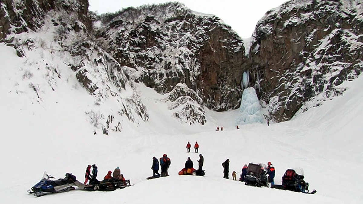 Frozen Vilyuchinksy Waterfall breaks apart kills one