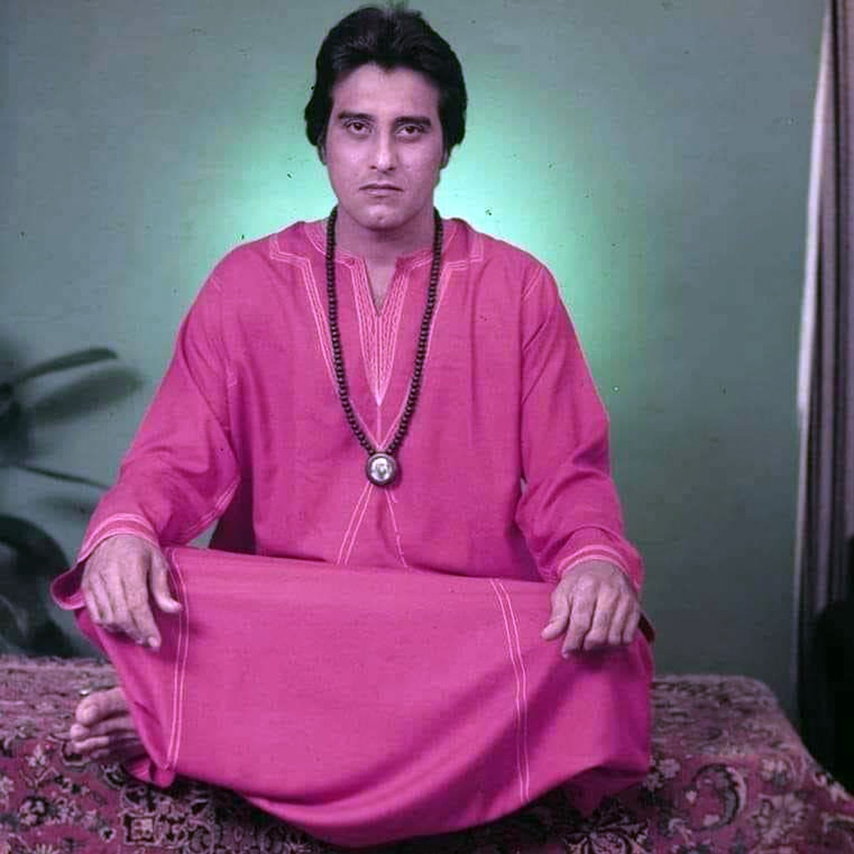 विनोद खन्ना ओशो के आश्रम में