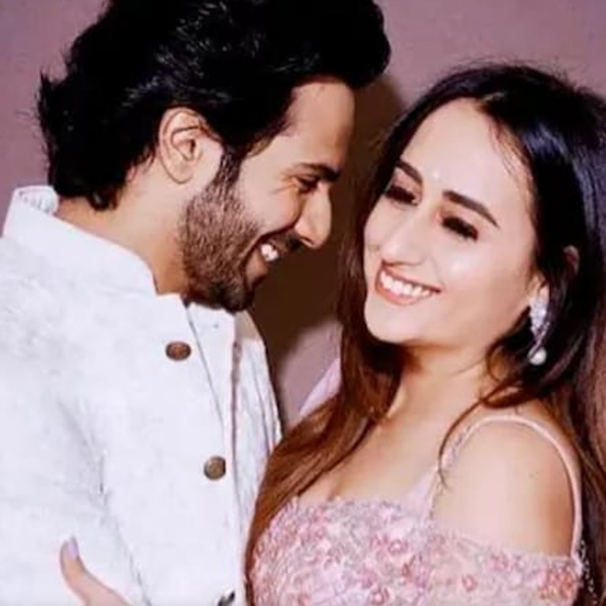 वरुण धवन-नताशा