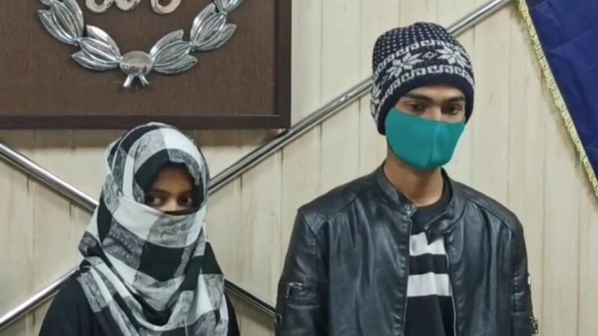 आधी रात को सोए पिता की कुल्हाड़ी से हत्या