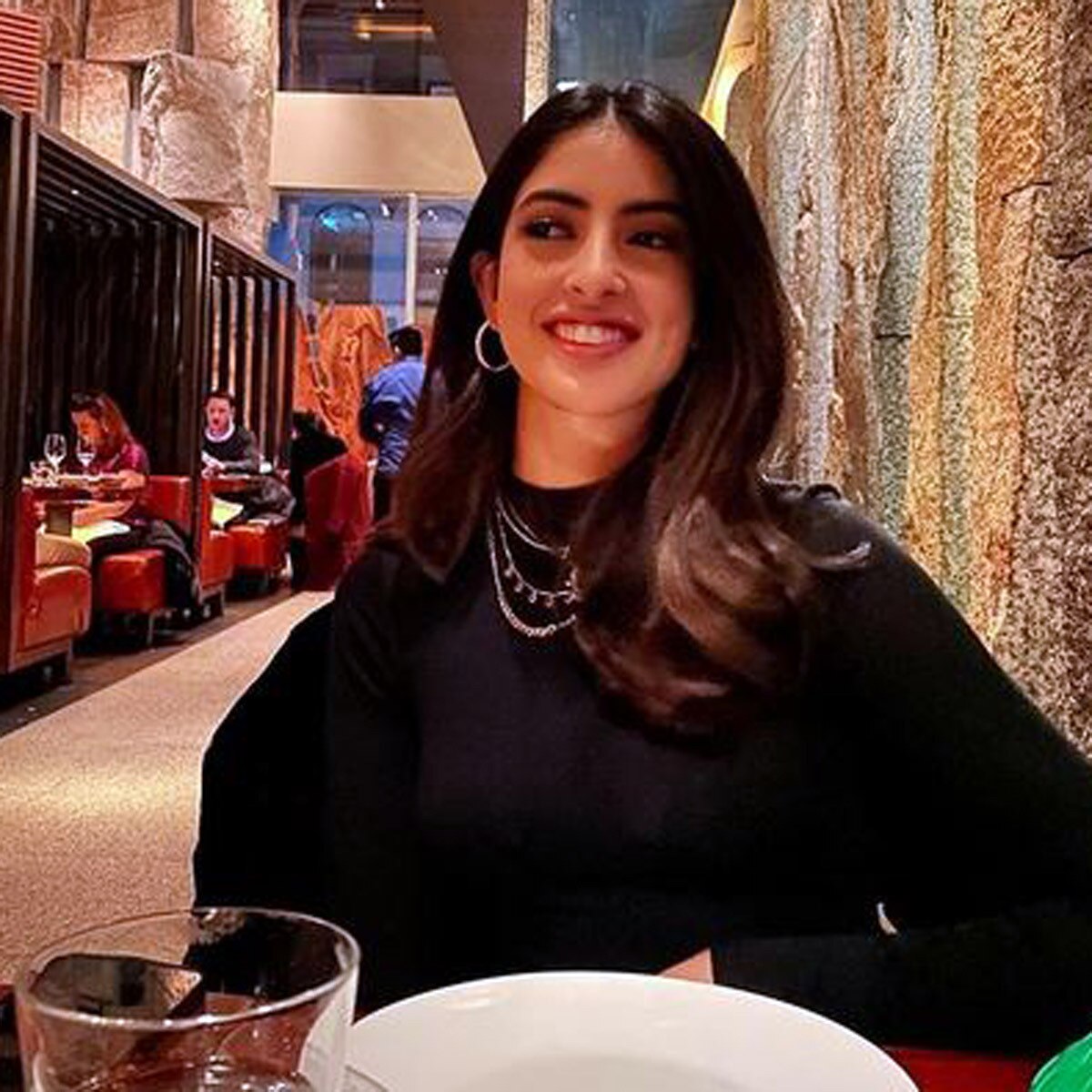 नव्या नवेली नंदा