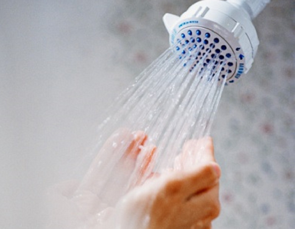 देर तक गर्म पानी से नहाना