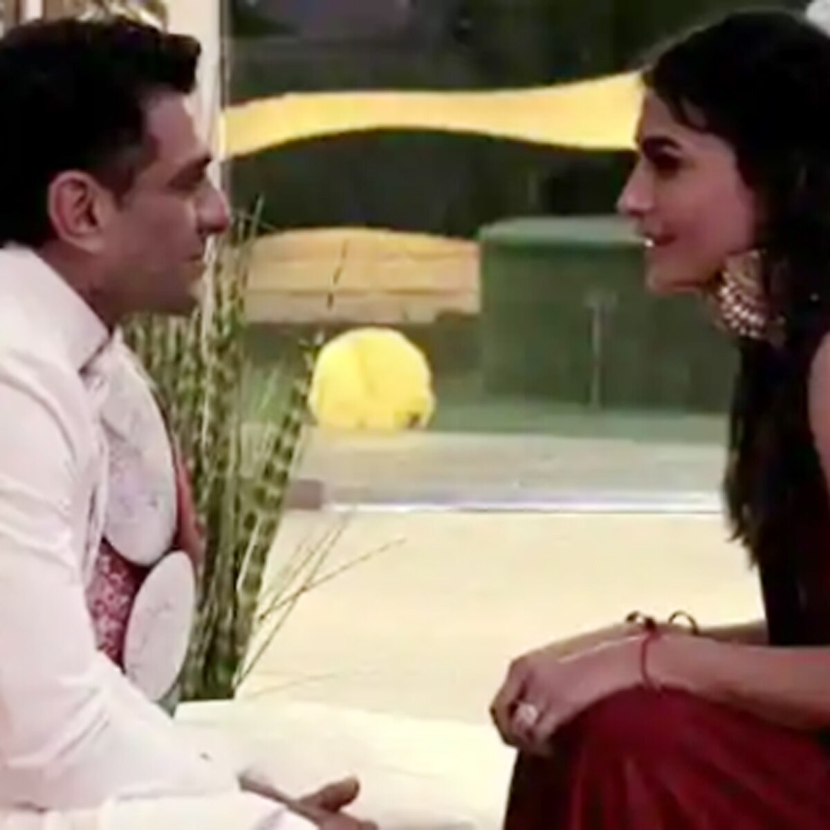 पवित्रा और एजाज