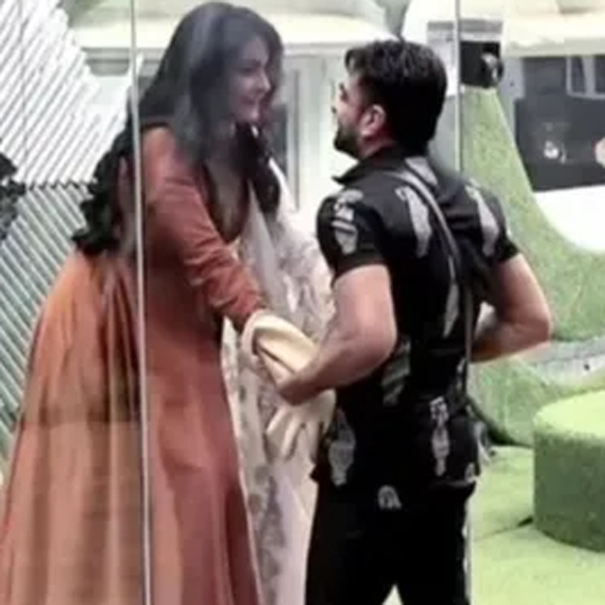 पवित्रा और एजाज