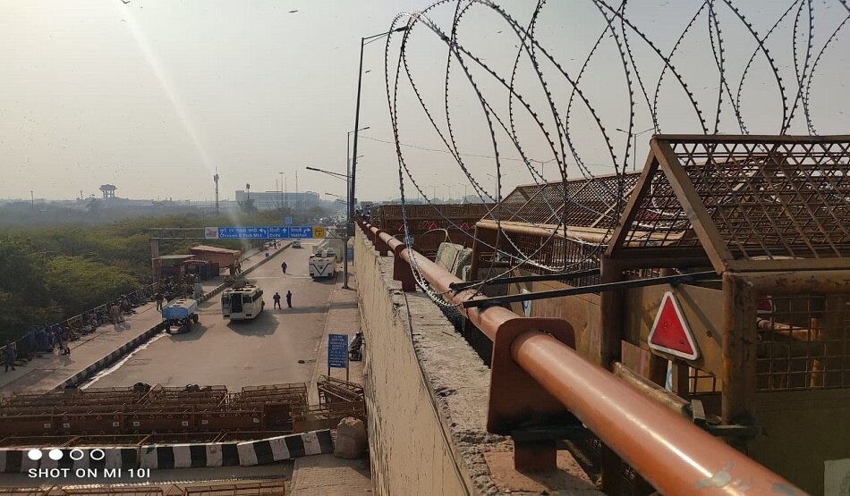  कंटीले तार, नुकीली कीलें, हैवी बैरिकेड