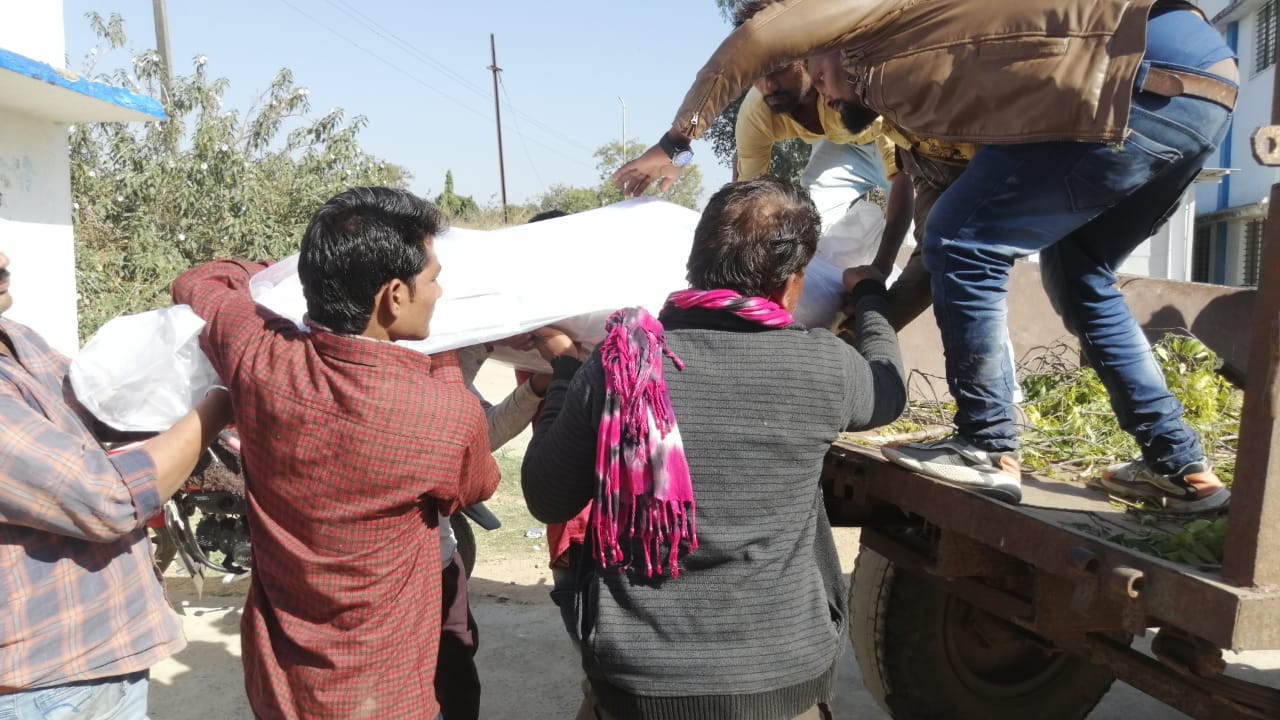 रेत कारोबारी की पत्थर से कुचलकर हत्या (फोटो आजतक)