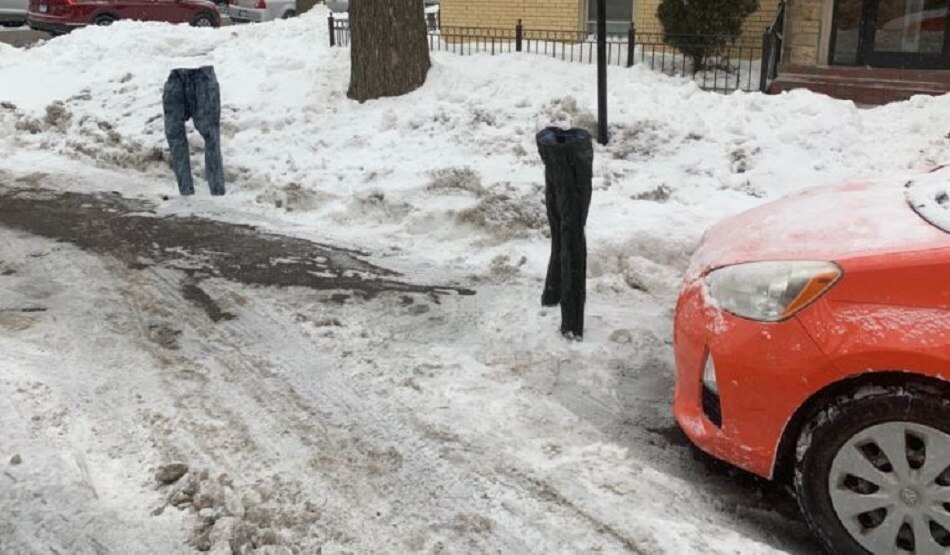  ऐसी सर्दी देखी क्या, बर्फ में जम गई पैंट