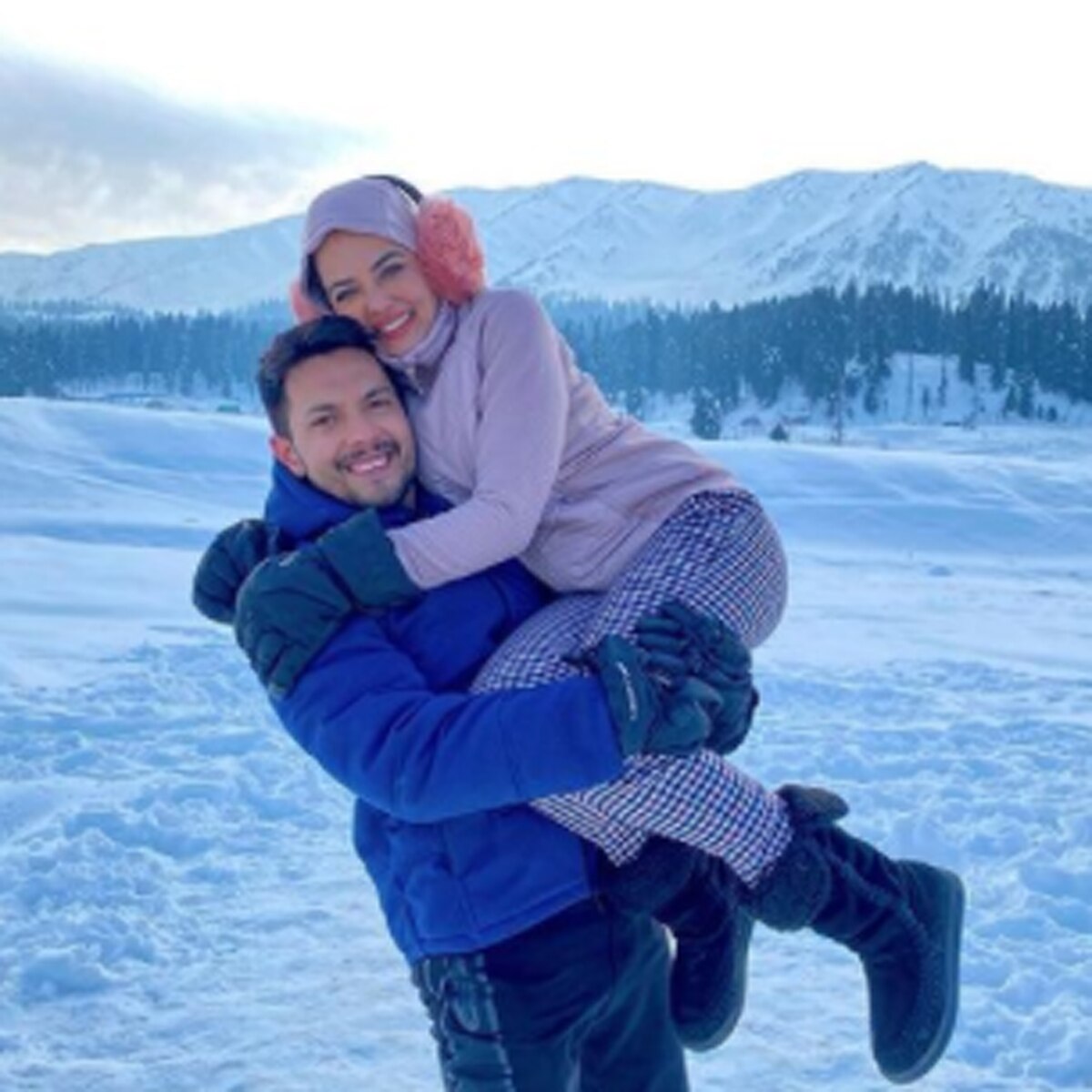 श्वेता अग्रवाल संग आदित्य नारायण 