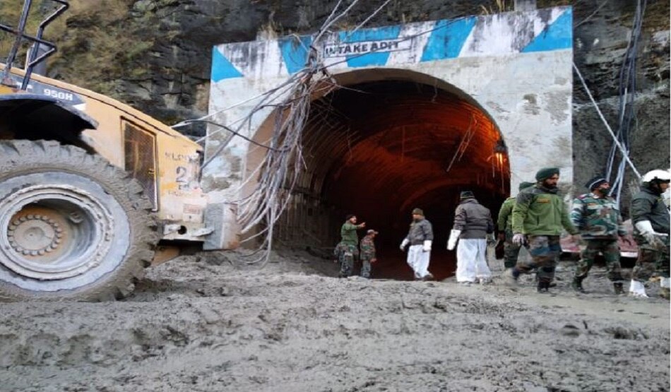 तपोवन की सुरंग में जिंदगी बचाने की जंग