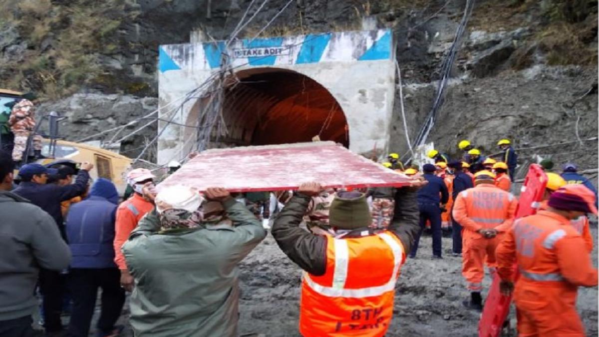 तपोवन की सुरंग में जिंदगी बचाने की जंग