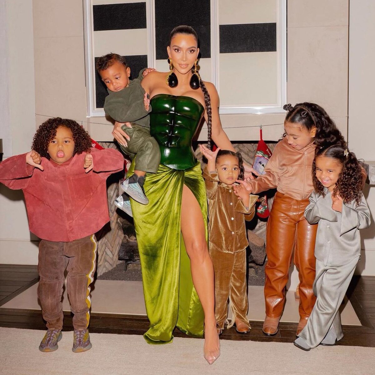 बच्चों संग किम