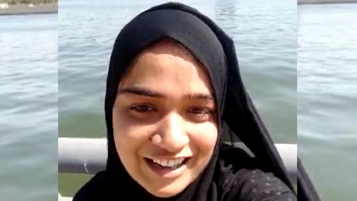 हंसते-हंसते नदी में कूद गई विवाहिता