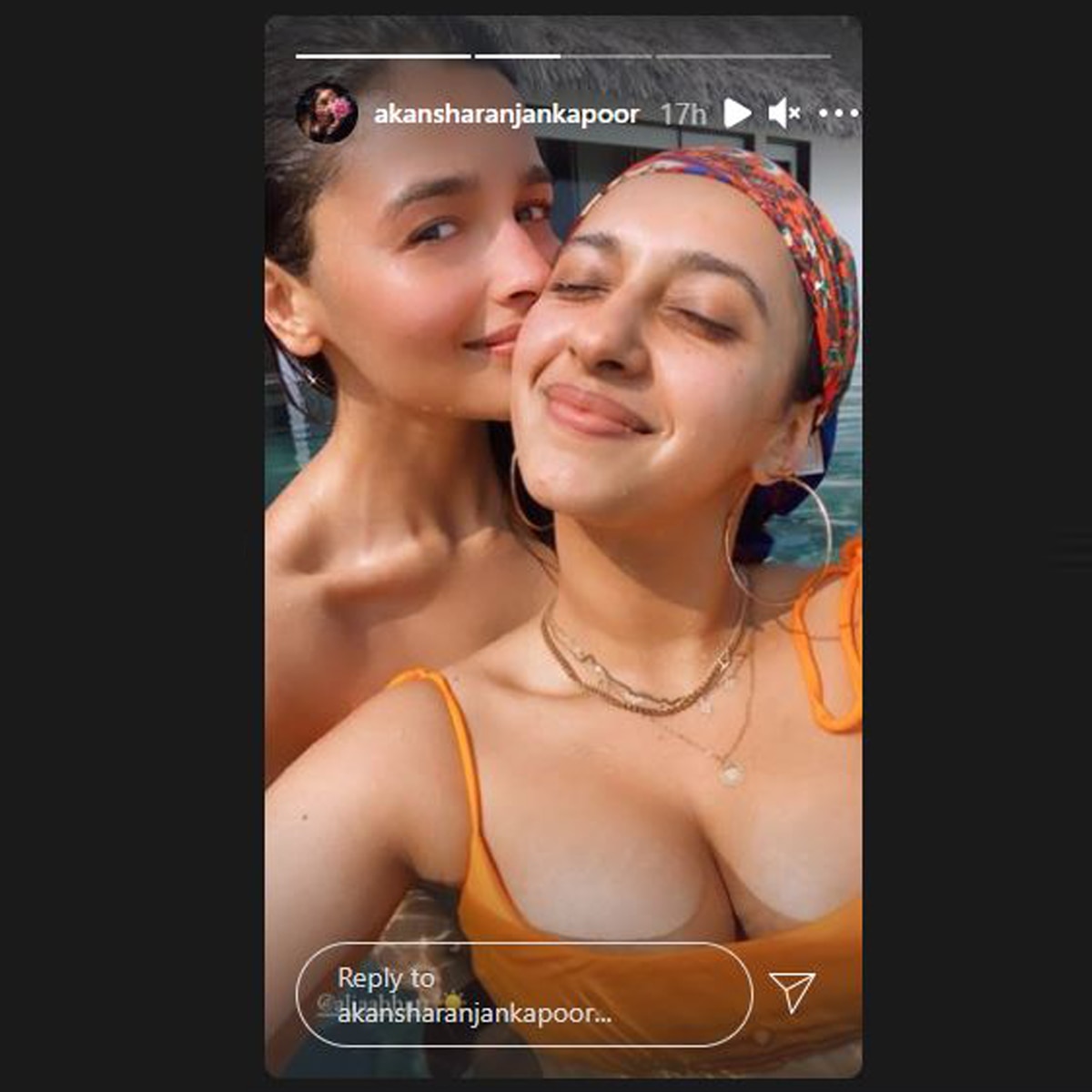 आलिया भट्ट और आकांशा रंजन कपूर 