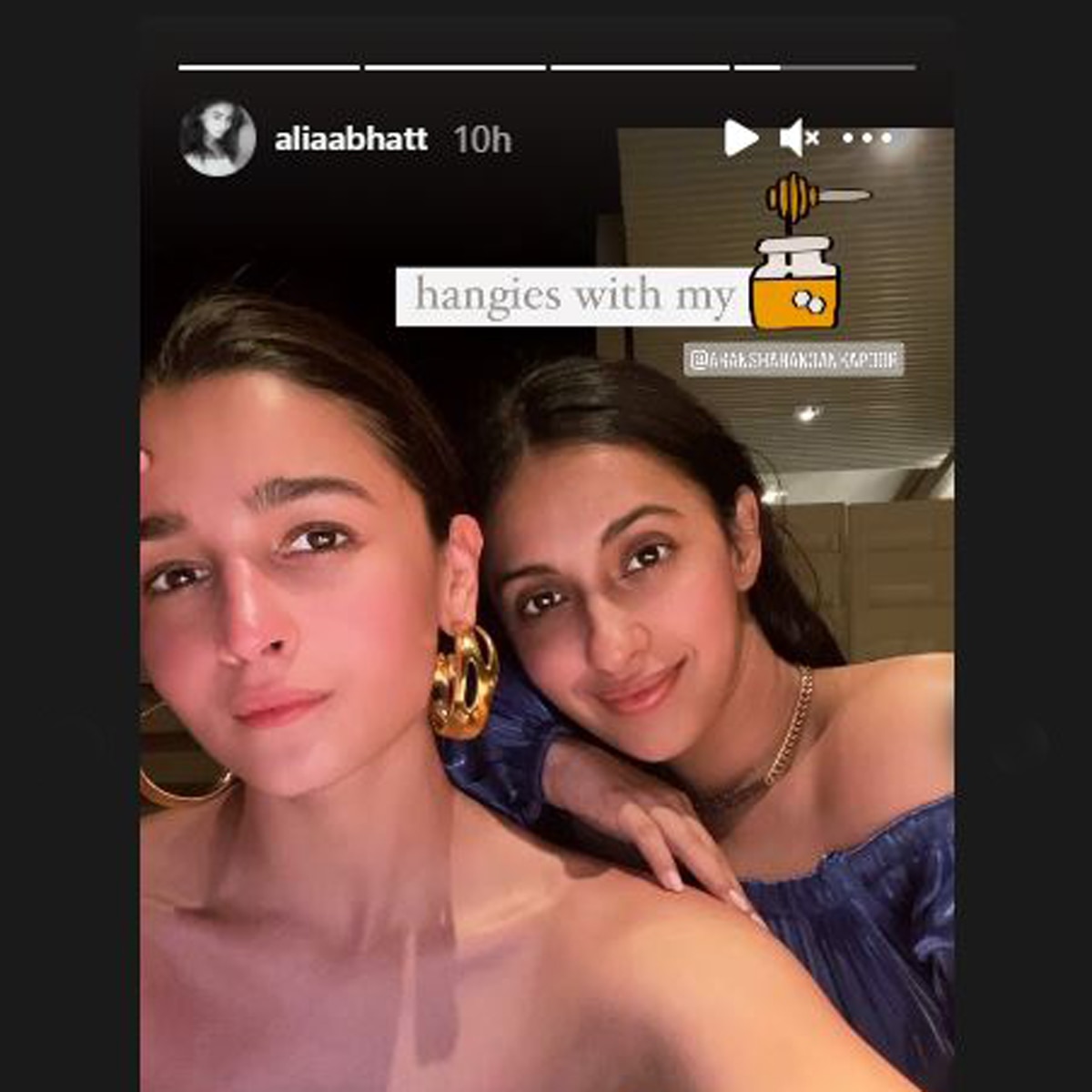 आलिया भट्ट और आकांशा रंजन कपूर 