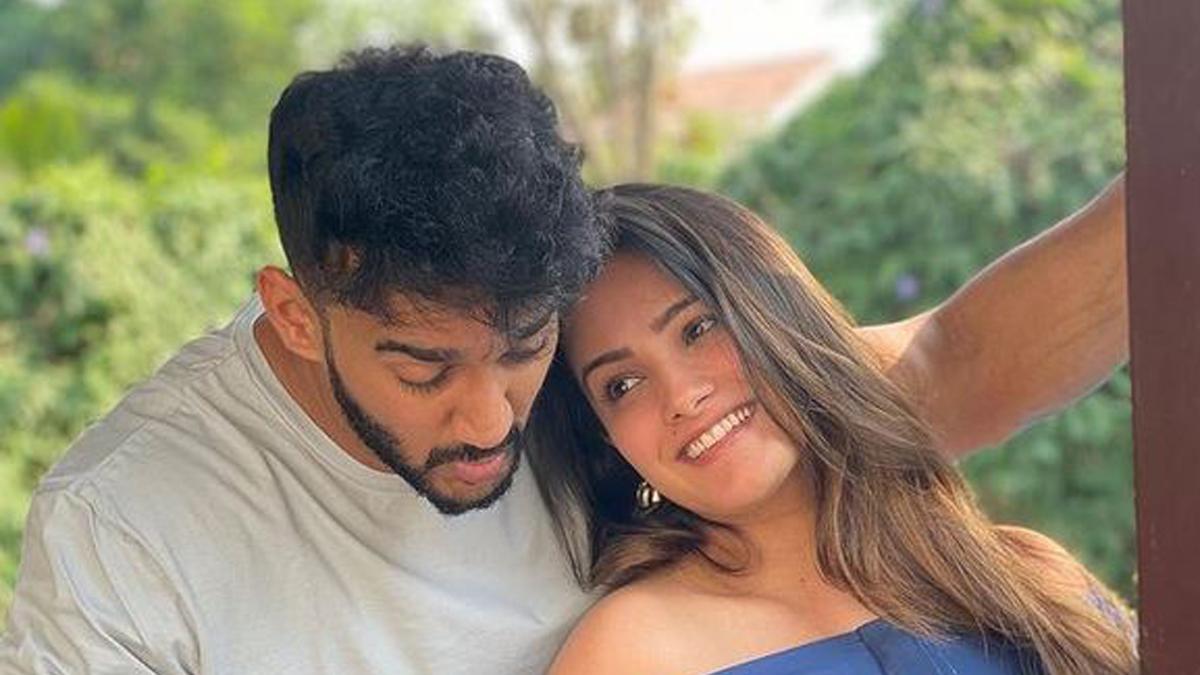 बेटे को सीने से लगाए अनीता हसनंदानी ने शेयर की फोटो, वायरल