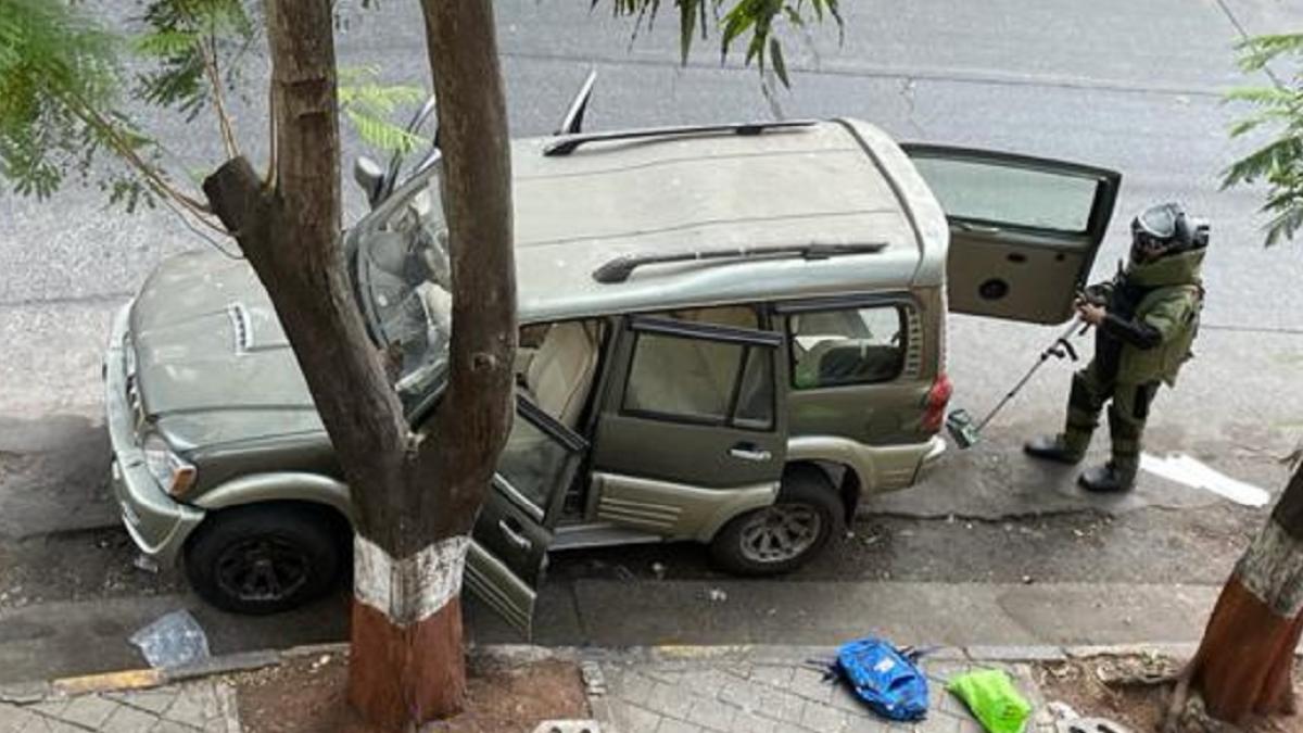 मुकेश अंबानी के घर 'एंटीलिया' के पास संदिग्ध स्कॉर्पियो