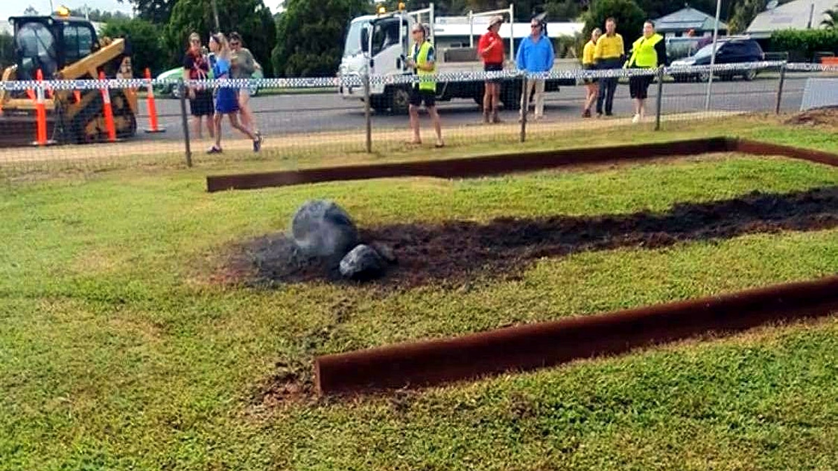 meteorite crashes in Australian School