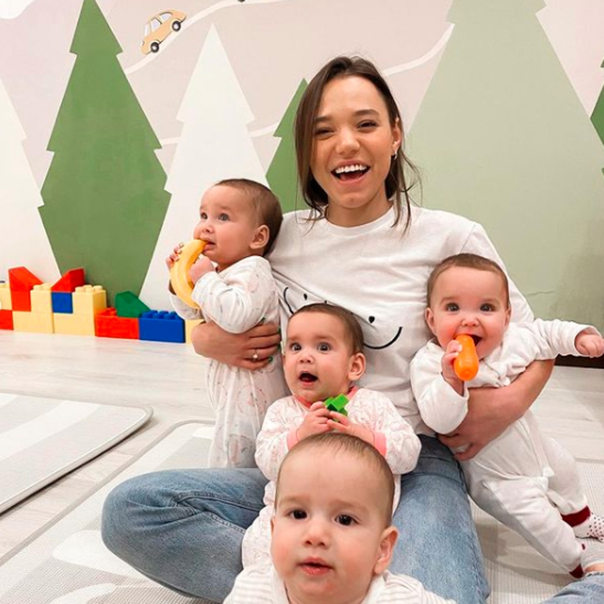 क्रिस्टिना अपने बच्चों के साथ