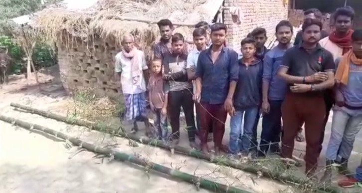 कुछ लोगों ने फुलेश्वर को चाय पीते देखा तो गांव में खुशी की लहर दौड़ गई.