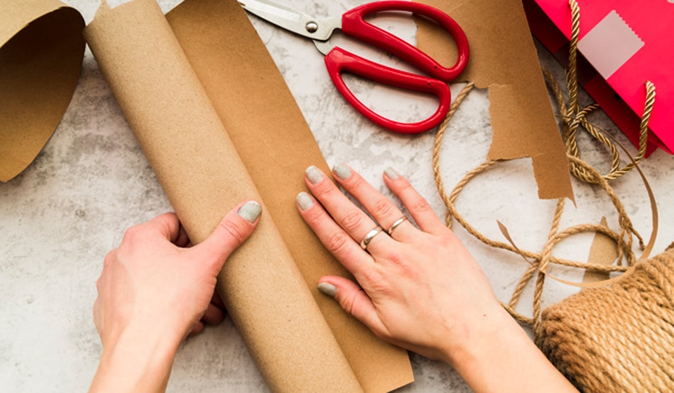 हाथों को व्यस्त रखें