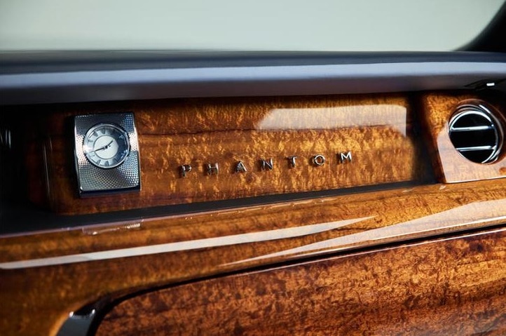 रोल्स रॉयस के सबसे मूल्यवान ग्राहकों में से एक हैं.