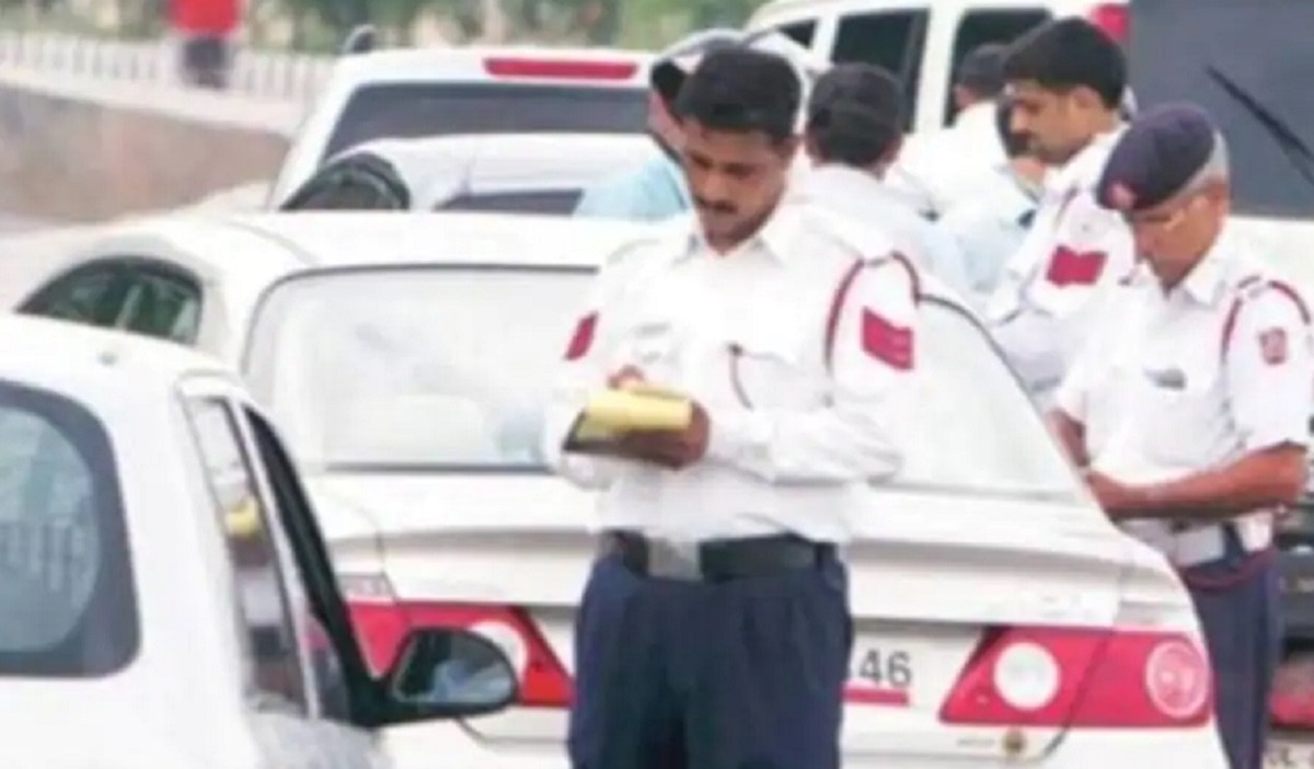 छात्र का पांच हजार का चालान