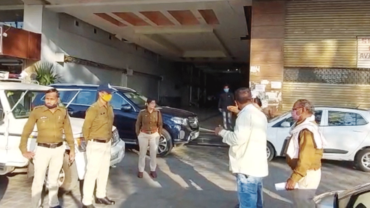 मसाज पार्लर की आड़ में चल रहा था सेक्स रैकेट (फोटो- धर्मेंद्र कुमार शर्मा)