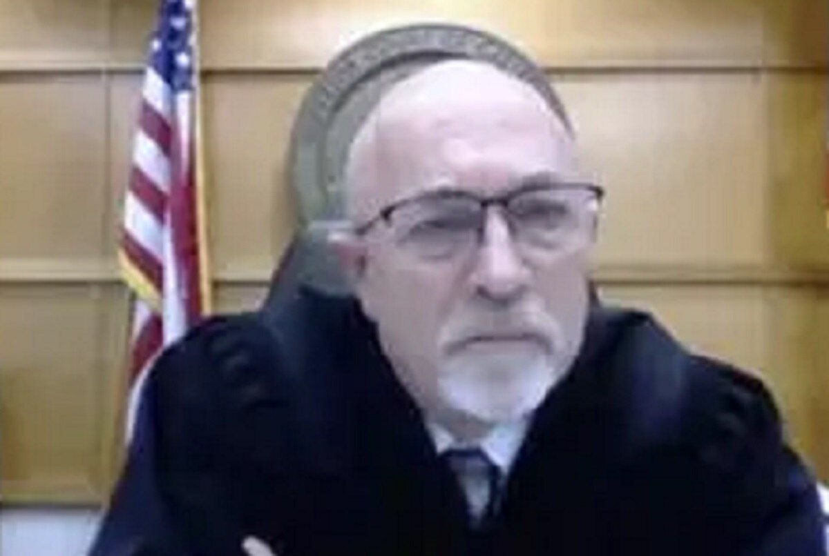 ऑपरेशन थिएटर से कोर्ट की सुनवाई में शामिल हुआ डॉक्टर