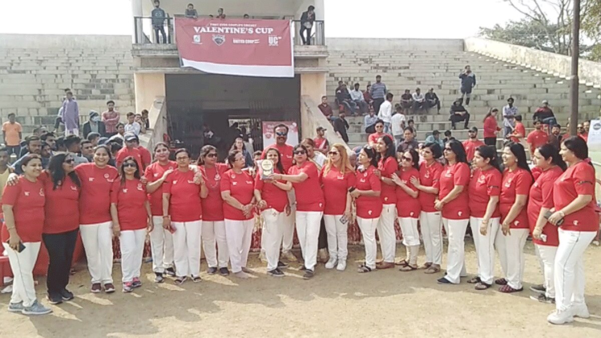 वैलेंटाइन के मौके पर क्रिकेट मैच का आयोजन (फोटो राजेश झा)