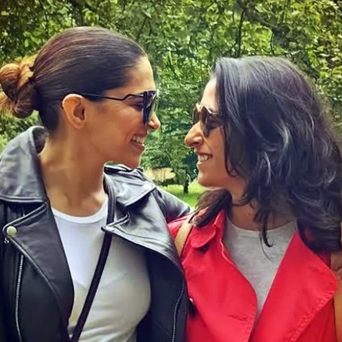 अनीशा पादुकोण-दीप‍िका पादुकोण 