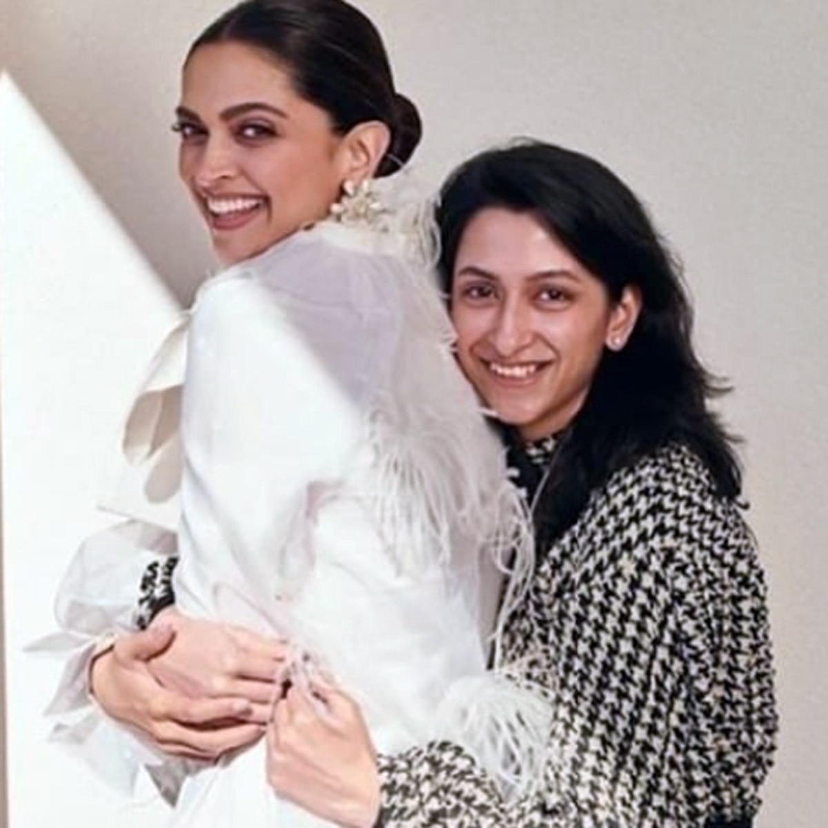 अनीशा पादुकोण-दीप‍िका पादुकोण 