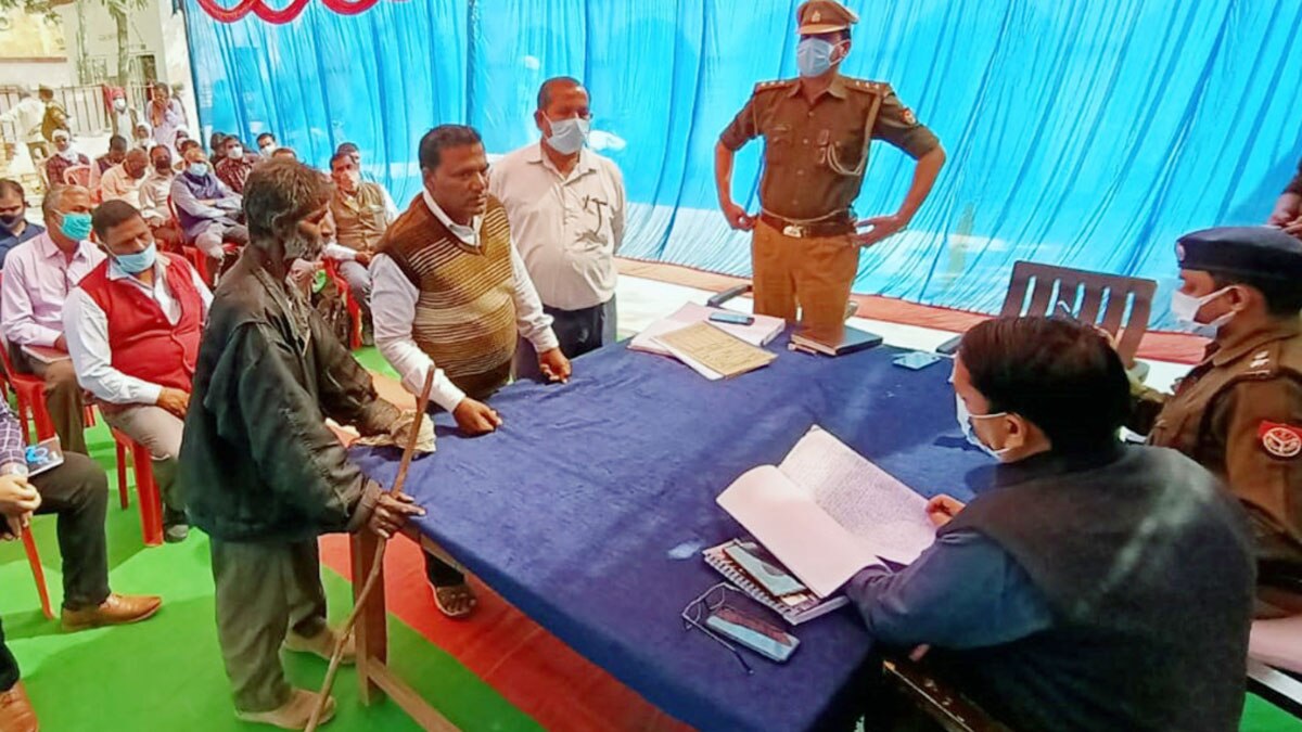 कमलेश चंद्र खुद को जिंदा साबित करने में जुटा (फोटो- नीरज श्रीवास्तव)